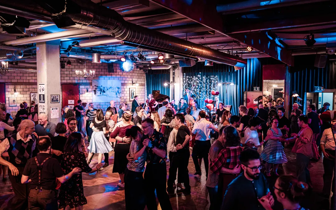 Social dancing at a Bal-Inspiration party
